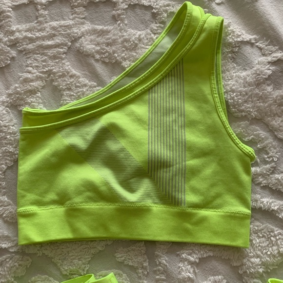 Fabletics Neon Set - Picture 3 of 10